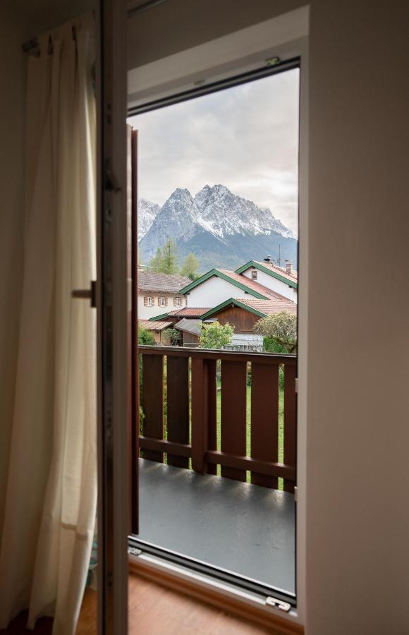 Haus Mit Wunderschoenem Ausblick Und Garten Garmisch-Partenkirchen Esterno foto