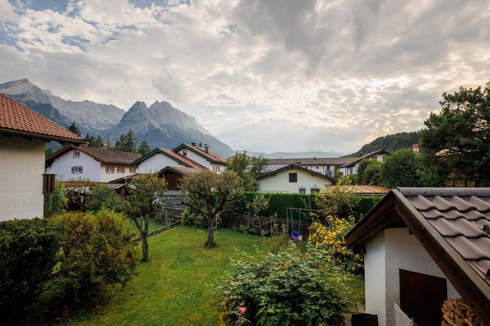 Haus Mit Wunderschoenem Ausblick Und Garten Garmisch-Partenkirchen Esterno foto